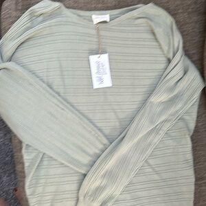 Boutique style light sweater